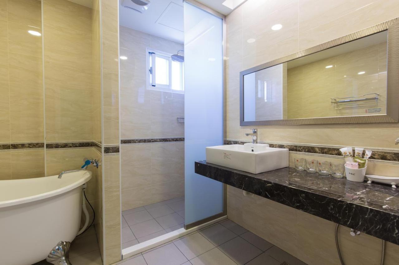 Ｗhite Ｗindmill Apartment Хуалиен Сити Екстериор снимка